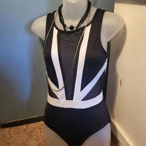 Anne Cole Black & White Onr Piece~ Mid-chest/Side Mesh Panels sz 8